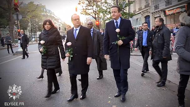 Hollande and Cameron visit Paris attack site