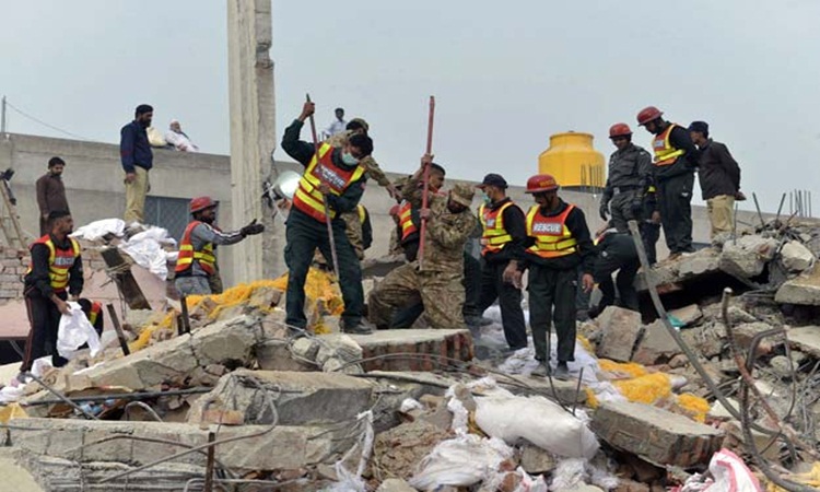 Lahore-Factory-collapse-Nov-4-AFP-3