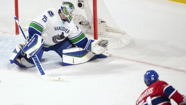 Desharnais scores winner against Canucks