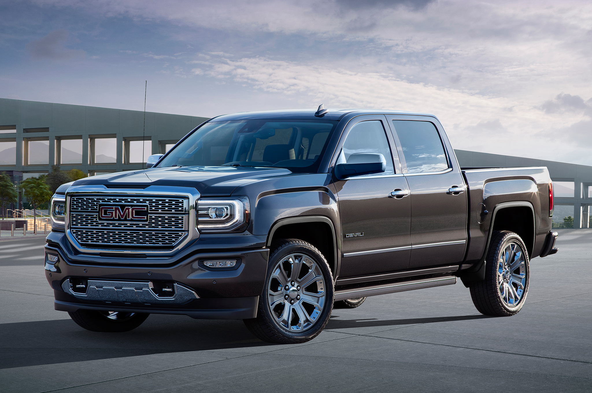 GMC shows Denali package on two pickups in LA