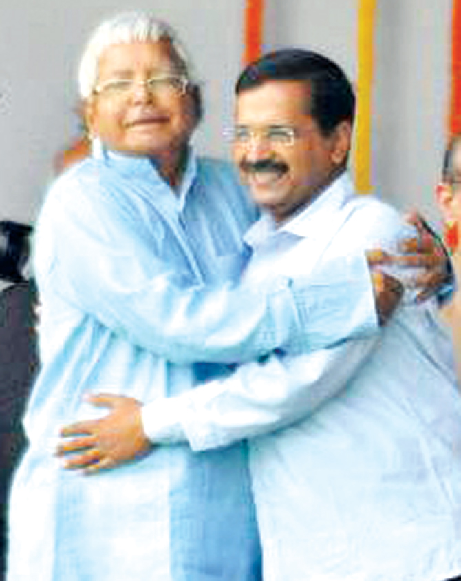 Lalu-Kejriwal at the oath-taking ceremony of Nitish Kumar on November 2O