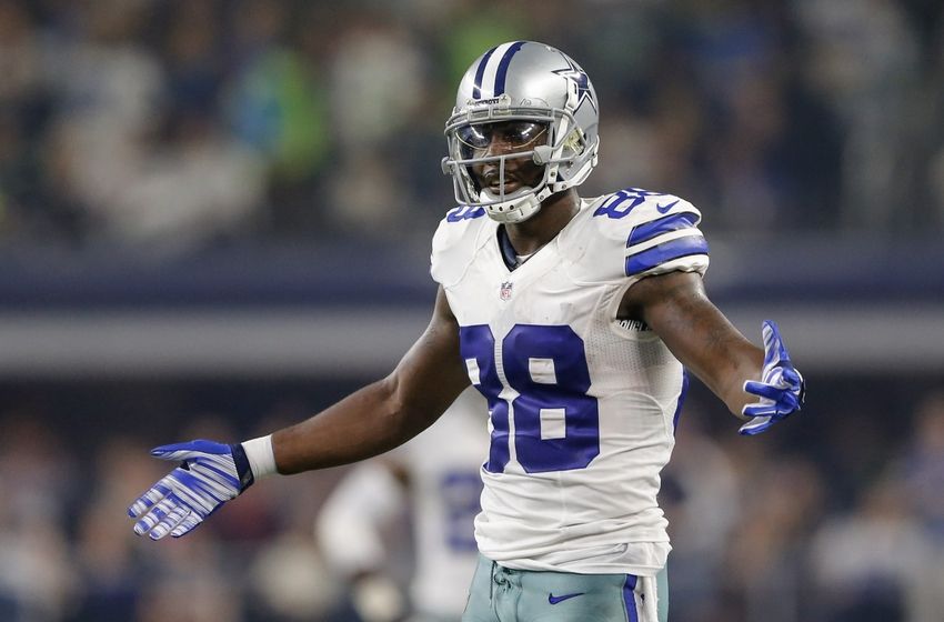 Dez Bryant goes on a tirade in the locker room on reporter