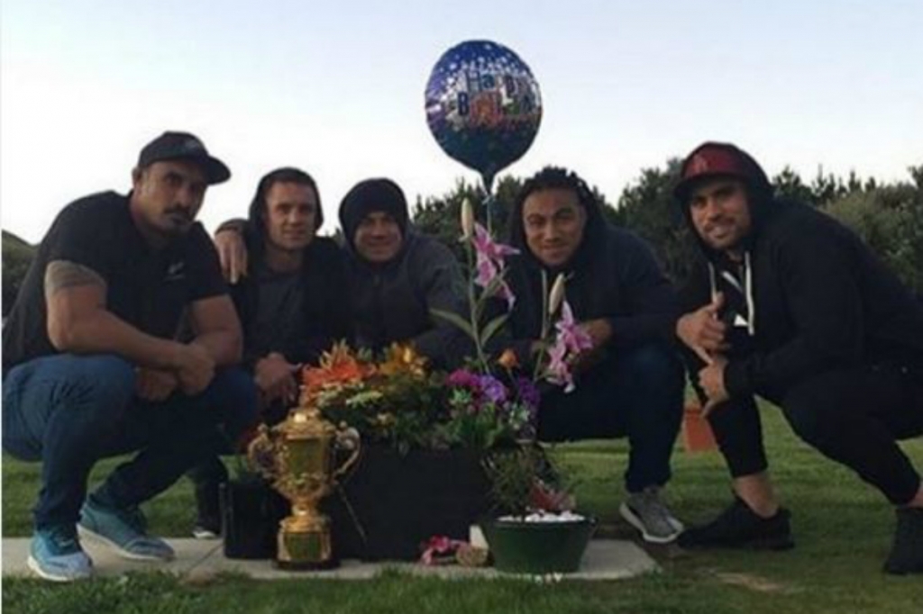 All Blacks take ‘Bill’ to the grave of late Jerry Collins