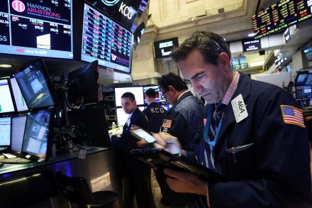 U.S. stocks end higher amid rate hike comments