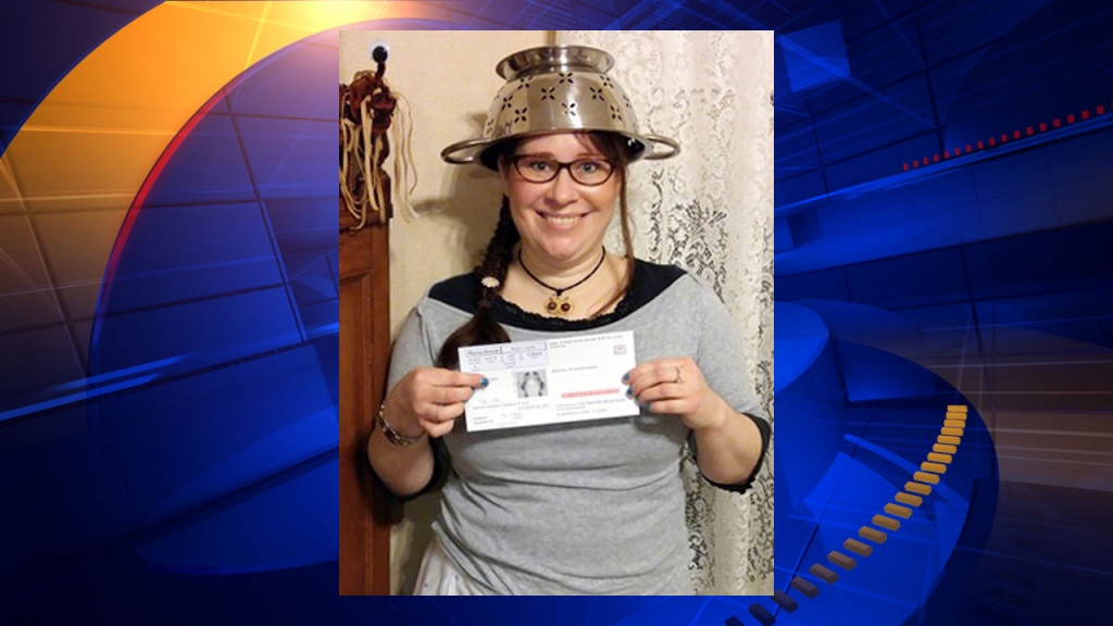 Pastafarian gets to wear strainer on head in license photo