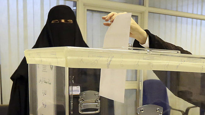 Saudi women head to the polls, enter elections for the first time