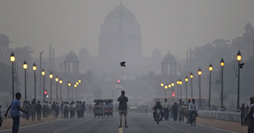 Delhi to restrict vehicles on roads to beat pollution