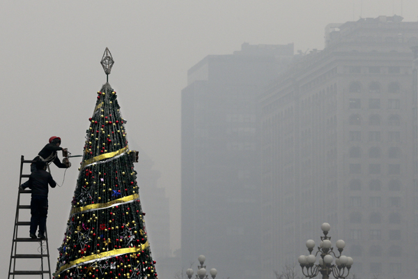 Art project in China turns smog into bricks