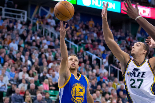 Curry stars as unbeaten Warriors march on