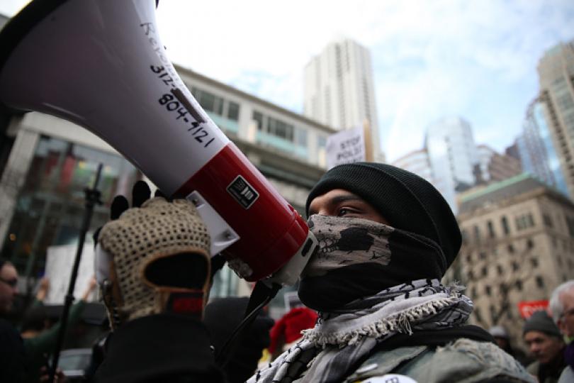 Demonstrators Take to Michigan Ave. on Christmas Eve Over Laquan McDonald Shooting