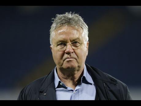 Chelsea stars must look in the mirror - Hiddink