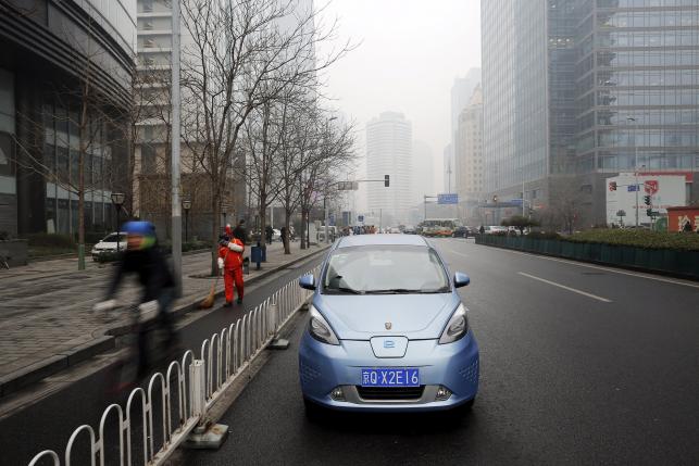 These Haunting Photos Capture Life During Beijing's 'Red Alert' Smog Crisis