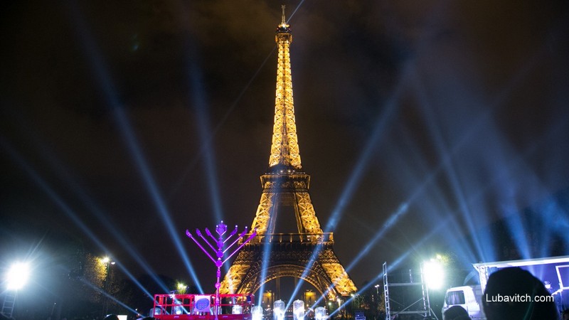 Chanukah Lights Will Illuminate Paris After All