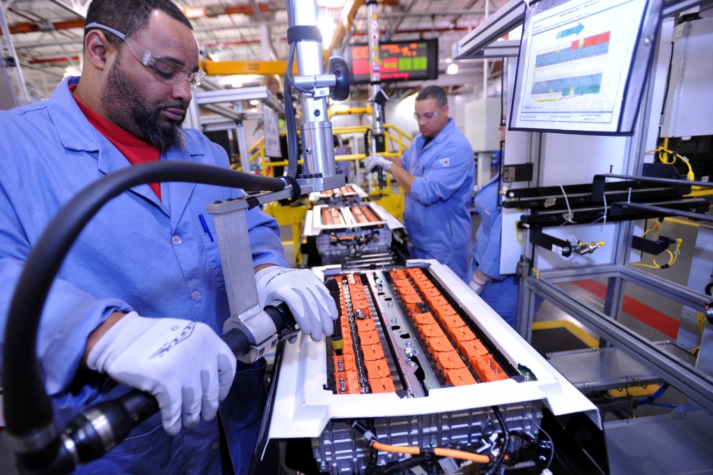 Ford Accelerates Expansion of Electrified Vehicle Battery Research and Development, Benefitting Customers Worldwide