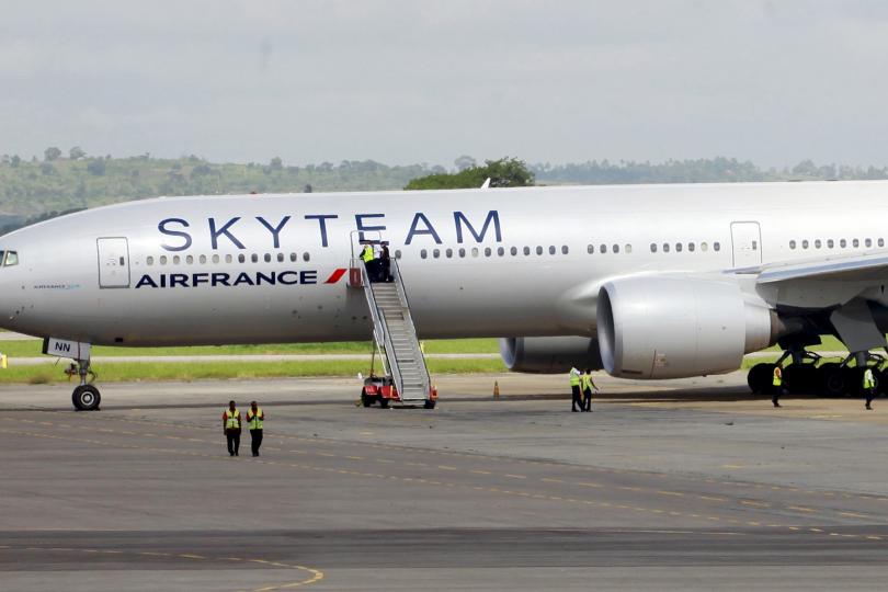 Air France passengers arrive in Paris after Kenya bomb scare