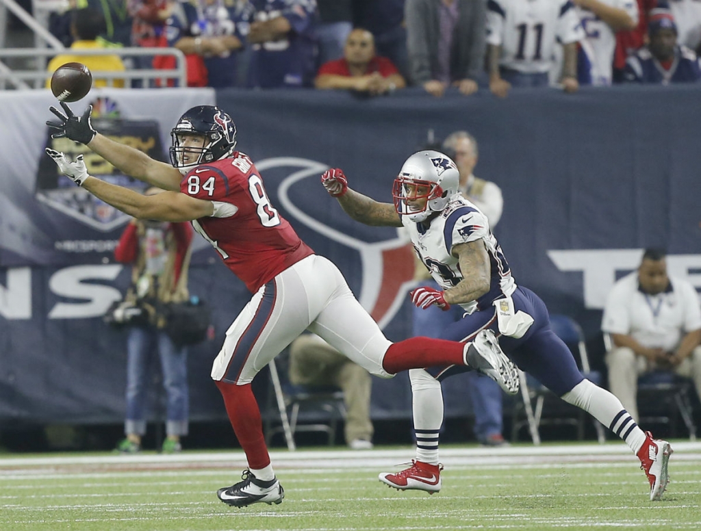 Houston Texans tight end Ryan Griffin catches the ball against New England Patriots&#039 Patrick Chung