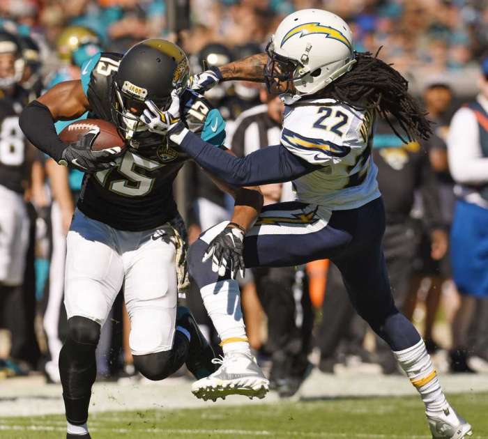 Jaguars receiver Allen Robinson runs after the catch while being defended by the San Diego Chargers&#039 Jason Verrett on Nov. 29 at Ever Bank Field