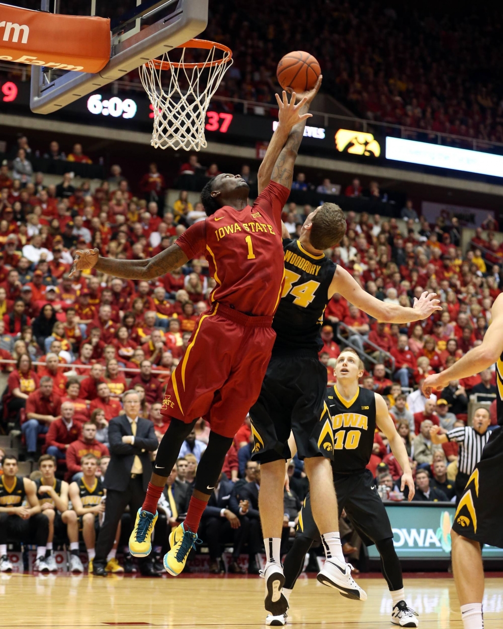 Jameel Mc Kay lead the Cyclones with 20 points and 12 boards.		Reese Strickland-USA TODAY Sports