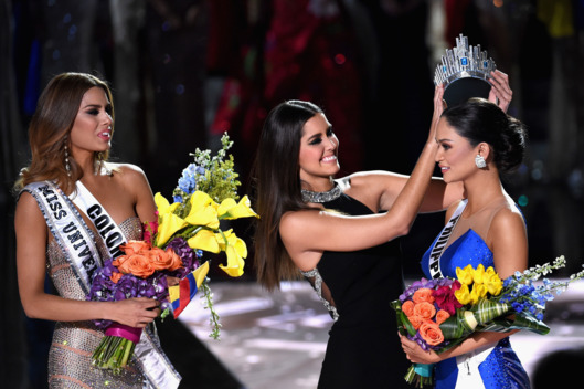 Steve Harvey crowns wrong winner of Miss Universe