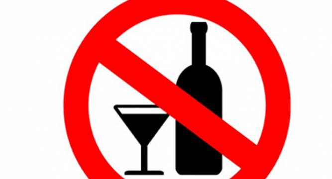 Maha govt in'dilemma over demand for liquor ban on Eid