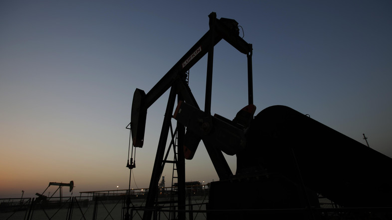 US crude oil prices remain weak ahead of OPEC meeting