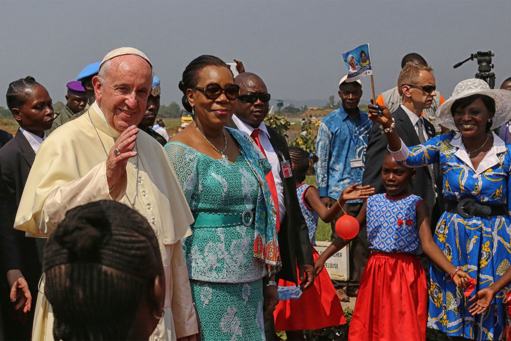 Pope Francis and President Caterine Samba Panza of the Central African Republic, in the capital Bangui. UN