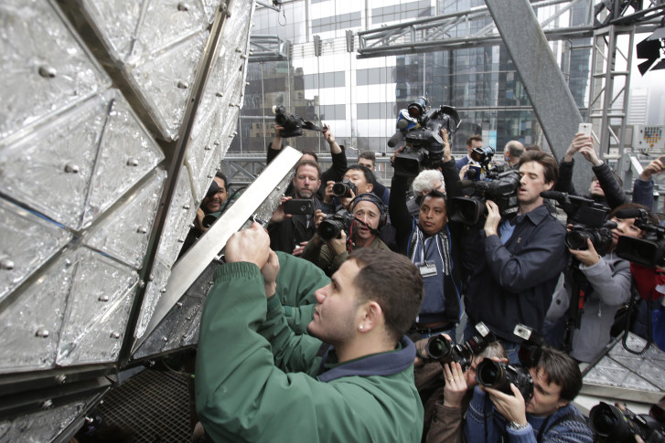 Share a wish for 2016, watch it come down as confetti at Times Square New Year’s celebration