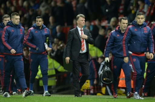 United boss Van Gaal on the ropes Hiddink comes out swinging