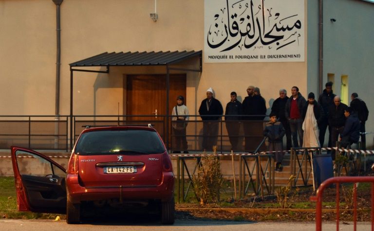 Driver shot as he rams French soldier guarding mosque