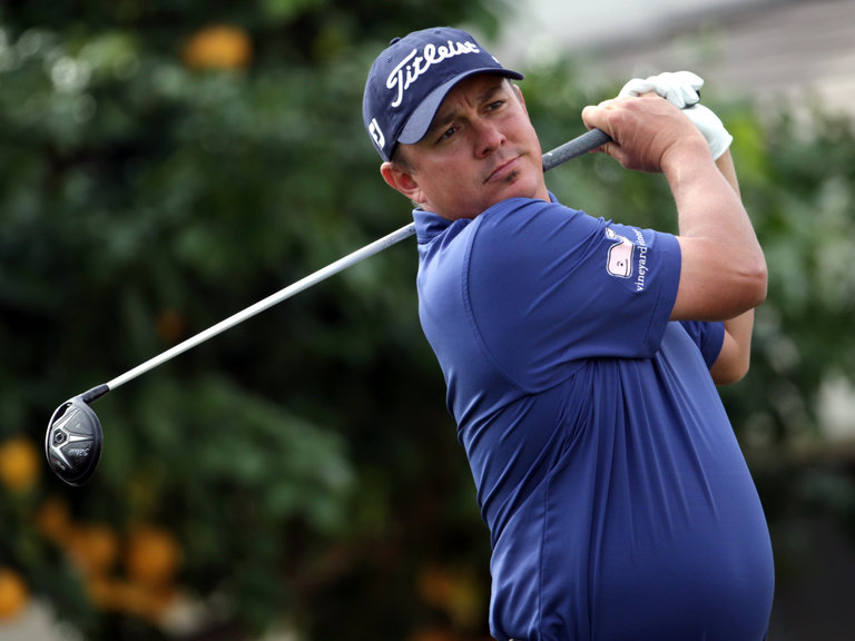 Jason Dufner leads in California