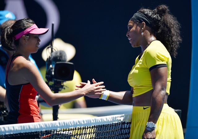 Maria Sharapova rolls into third round at Australian Open with straight sets win over Aliaksandra Sasnovich