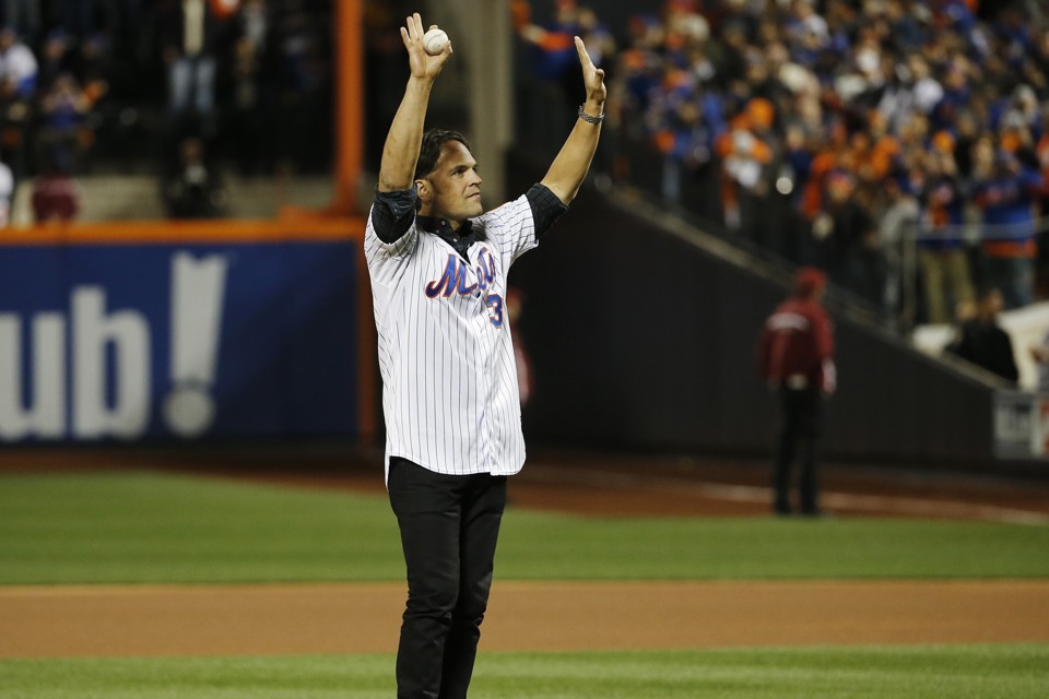 Mike Piazza throwing out the first pitch before Game 3 of the 2015 World Series         
                     Matt Slocum  AP