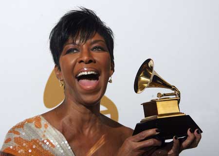 8 2009 shows singer Natalie Cole with the Grammy award for the Best Traditional Pop Vocal Album for ‘Still Unforgettable’. AFP