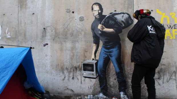 Banksy uses new artwork to criticise use of teargas in Calais refugee camp