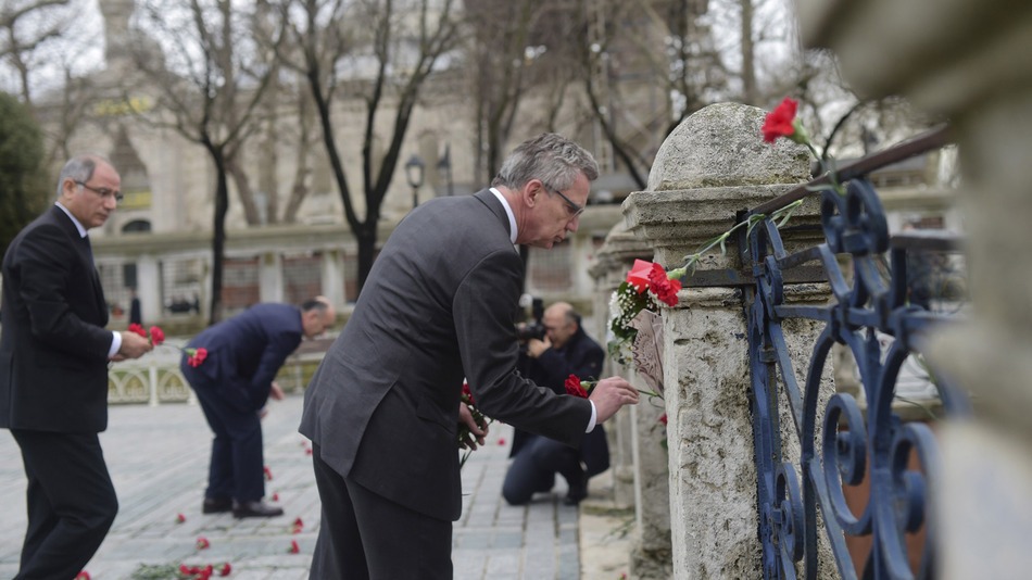 Istanbul-attack-roses