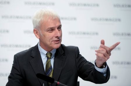 UK-VOLKSWAGEN-EMISSIONS:Hopes rise for VW diesel deal despite CEO faux pas