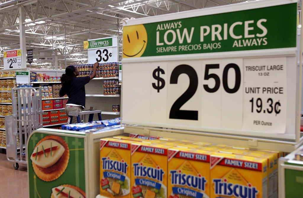 Wal-Mart Opens Its First Chicago Store