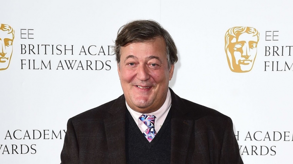 Baftas 2016 Stephen Fry loses it over reaction to his'bag lady joke on Twitter