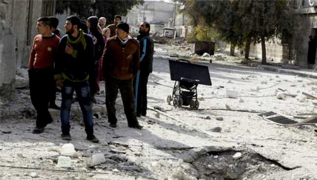 Thousands of Syrians wait at closed Turkey border after escape Russian airstrikes on Aleppo