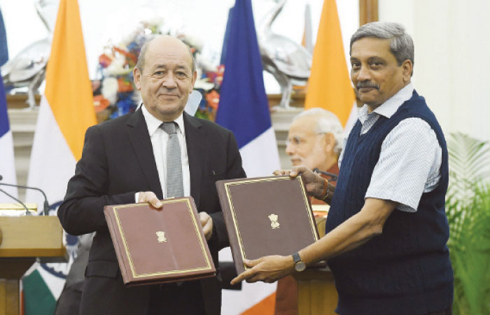 India Inches Closer to Fighter Jet Deal as Hollande Visits Modi