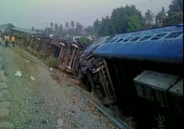 Kanyakumari-Bangalore Express derails in TN 10 injured