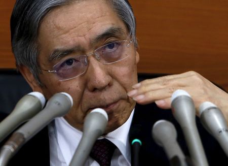 UK-JAPAN-ECONOMY-BOJ-MOVE:From denial to Davos BOJ s Kuroda brings out his stun gun