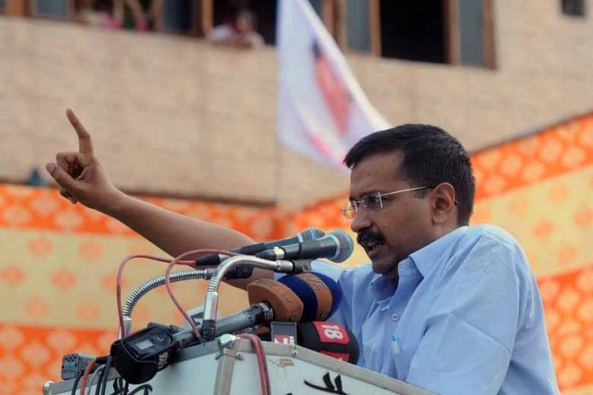 Delhi Police Beat Up Women, Attack Students Protesting Rohith Vemula's Death In Front Of RSS Office