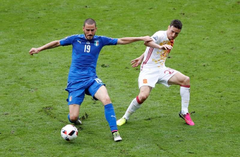 Football Soccer- Italy v Spain- EURO 2016- Round of 16- Stade de France Saint Denis near Paris France- 27/6/16- Spain's Aritz Aduriz and Italy's Leonardo Bonucci in action. REUTERS  Charles Platiau