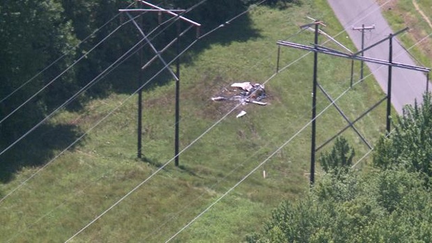 1 dead after plane crashes burns in southern Indiana