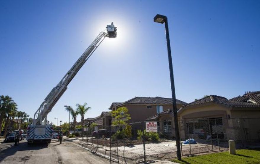 BREAKING: Small plane goes crashes into Gilbert home