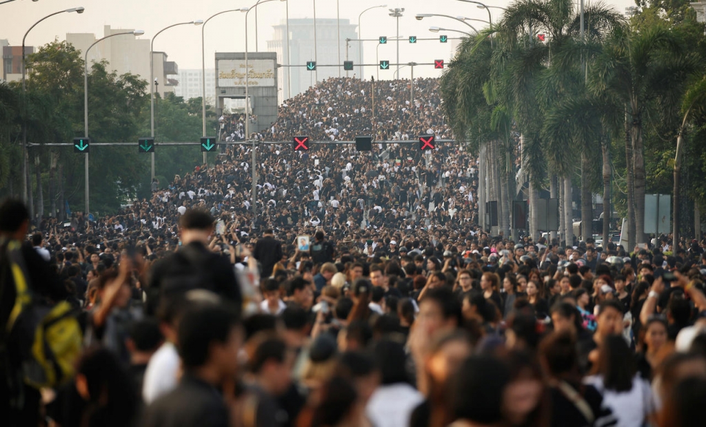 Mourners leave the procession route of a motorcade carrying the body of Thailand's King Bhumibol Adulyadej in Bangkok Oct.14 2016.   Edgar Su  Reuters