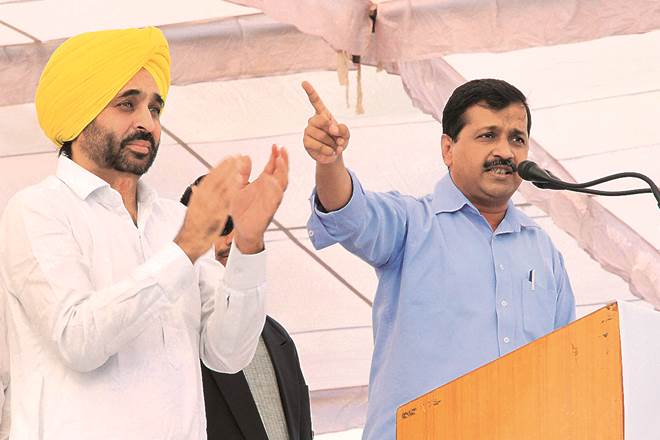 AAP chief and Delhi CM Arvind Kejriwal with AAP MP from Sangrur Bhagwant Mann during a rally in Kot Shamir near Bathinda on Monday