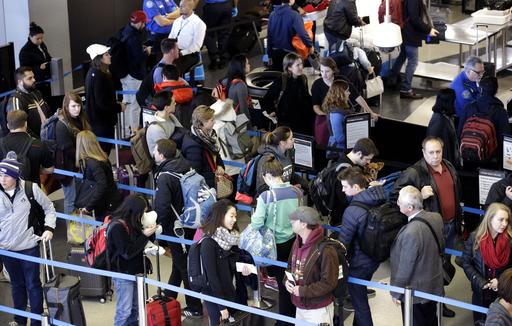 US airport staff threaten Thanksgiving strike