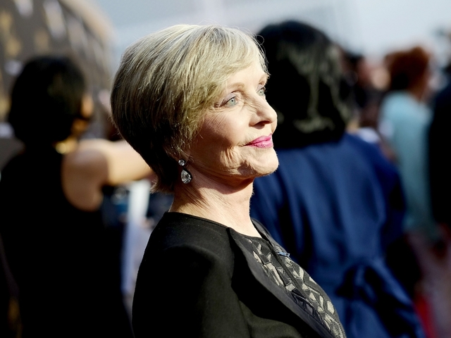 'Brady Bunch' Mom Florence Henderson Dies